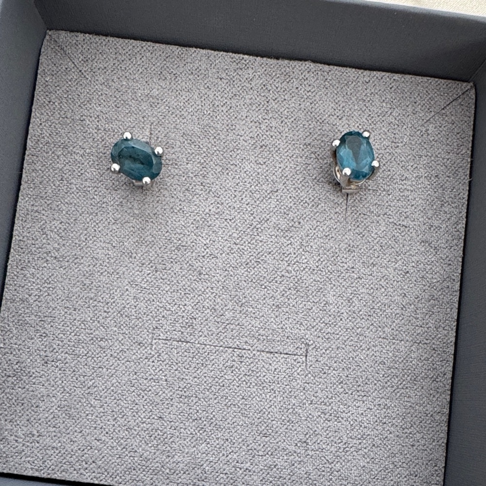 Chic white gold Necklace with london blue topaz Pendant - Picture 2 of 3